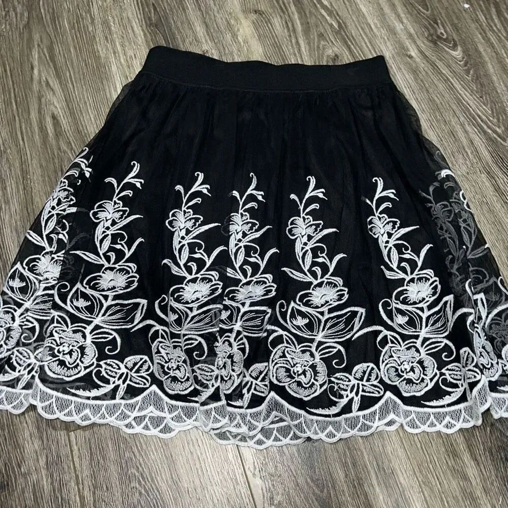 ALFANI Women's Black Skirt w/ Embroidered Overlay and Scalloped Edge